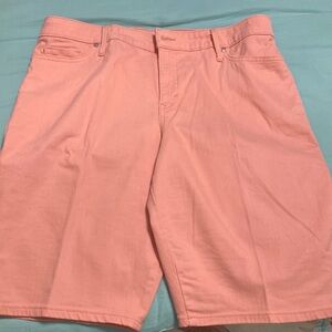 Gloria Vanderbilt Coral Bermuda Shorts Sz  14 Like New Non smoking environment